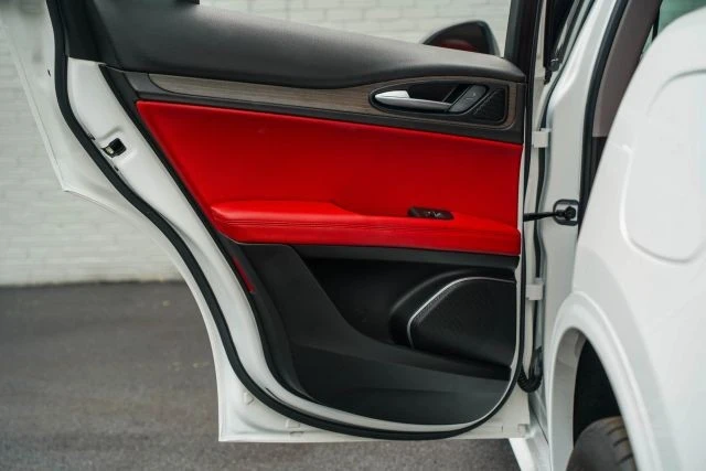 2021 Alfa Romeo Stelvio - Image 28 of 31