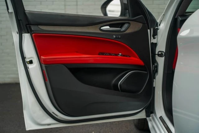 2021 Alfa Romeo Stelvio - Image 9 of 31
