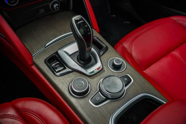 2021 Alfa Romeo Stelvio - Image 23 of 31