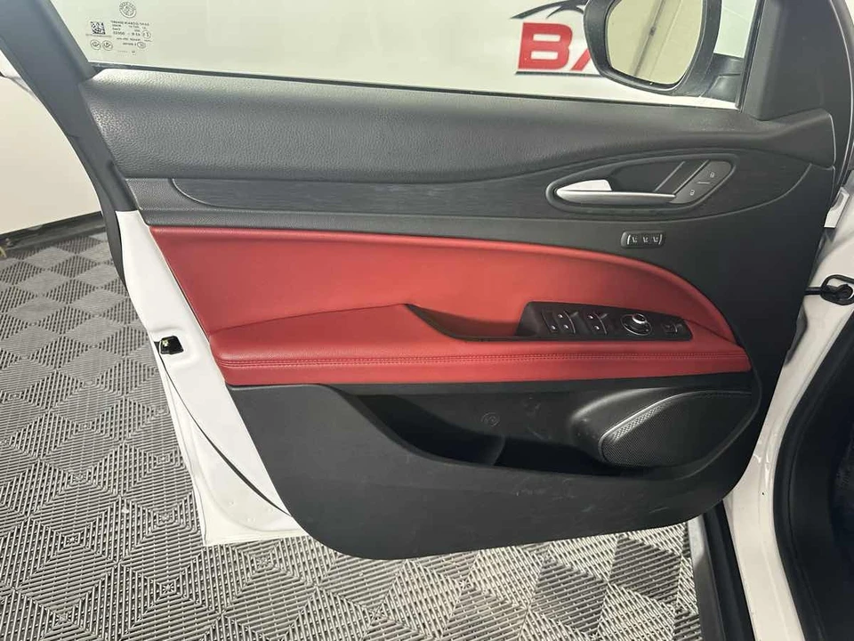 2021 Alfa Romeo Stelvio - Image 15 of 21