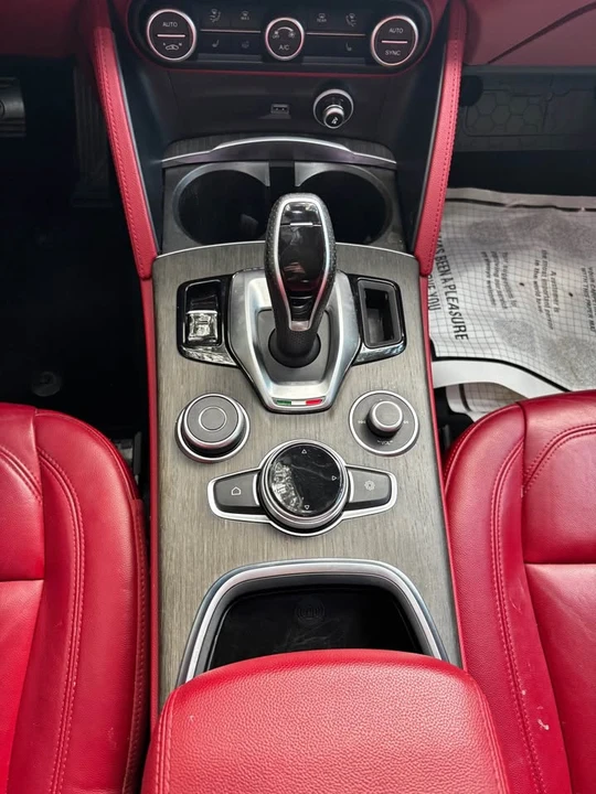 2021 Alfa Romeo Giulia - Image 19 of 20