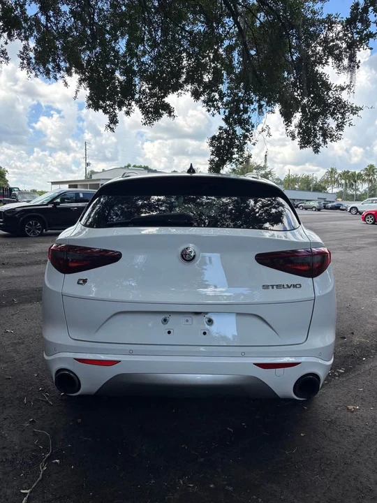 2021 Alfa Romeo Giulia - Image 7 of 20