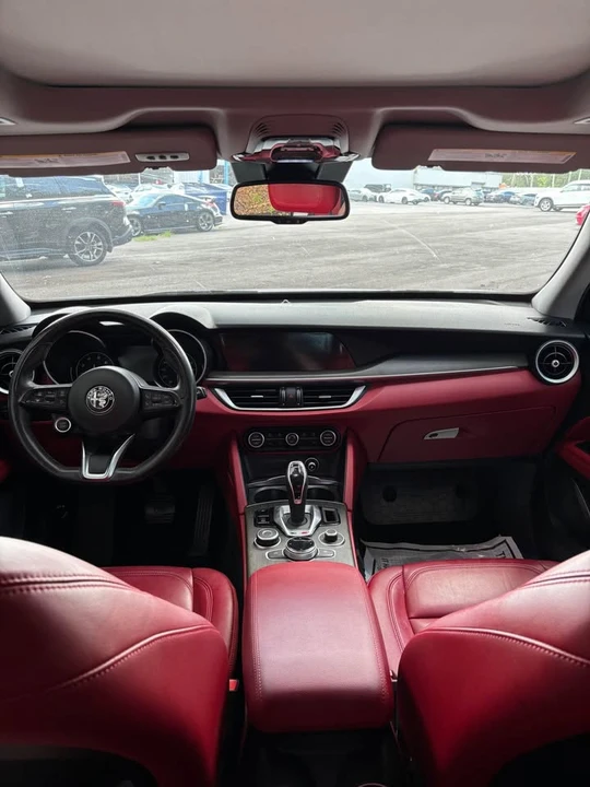 2021 Alfa Romeo Giulia - Image 15 of 20