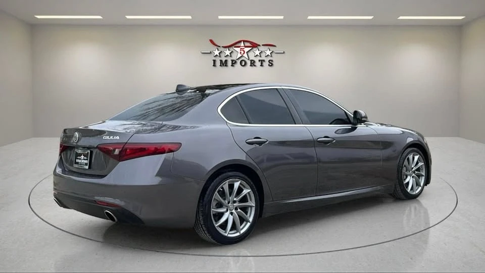 2021 Alfa Romeo Giulia - Image 5 of 20