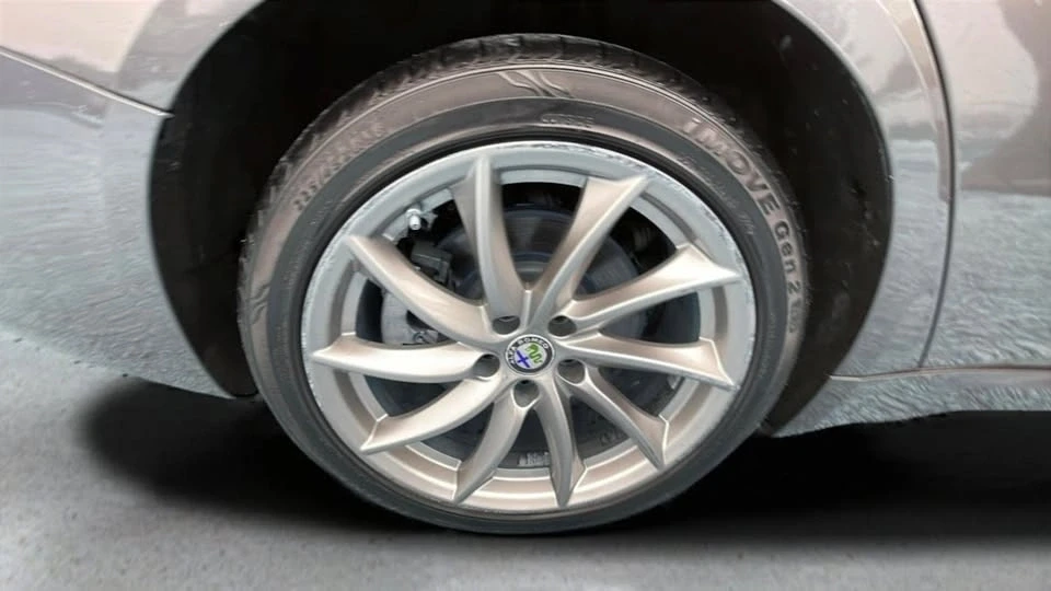 2021 Alfa Romeo Giulia - Image 18 of 20