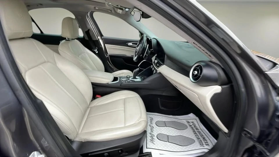 2021 Alfa Romeo Giulia - Image 13 of 20