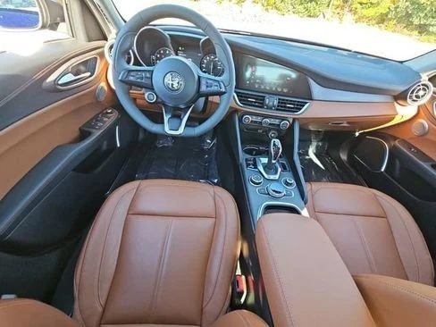 2021 Alfa Romeo Giulia - Image 11 of 18