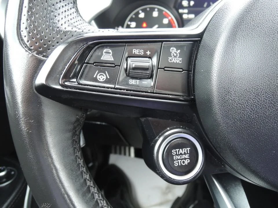 2021 Alfa Romeo Giulia - Image 5 of 9