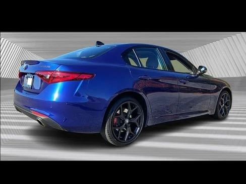 2021 Alfa Romeo Giulia - Image 5 of 18