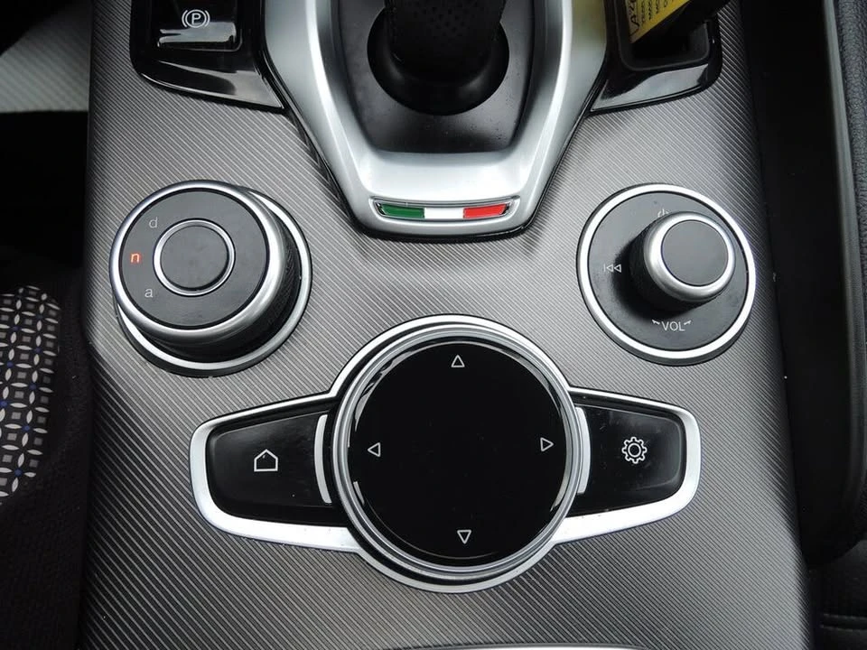 2021 Alfa Romeo Giulia - Image 8 of 9