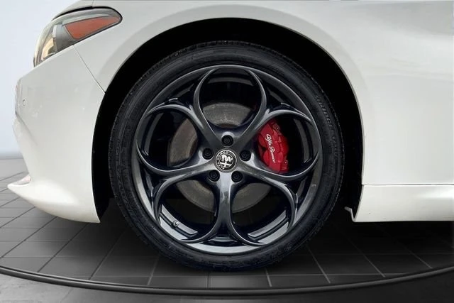 2021 Alfa Romeo Giulia - Image 11 of 20
