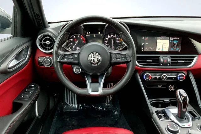 2021 Alfa Romeo Giulia - Image 13 of 20