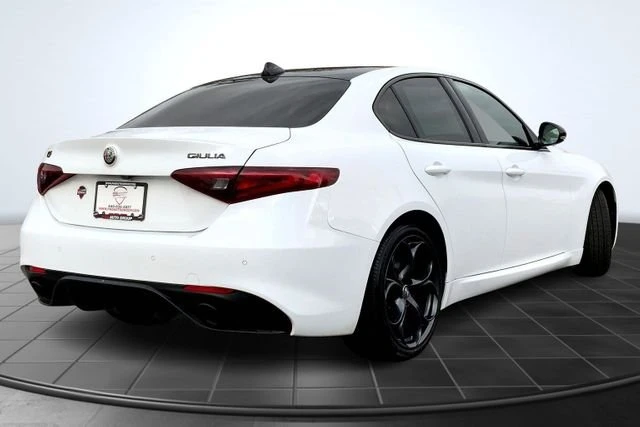 2021 Alfa Romeo Giulia - Image 8 of 20