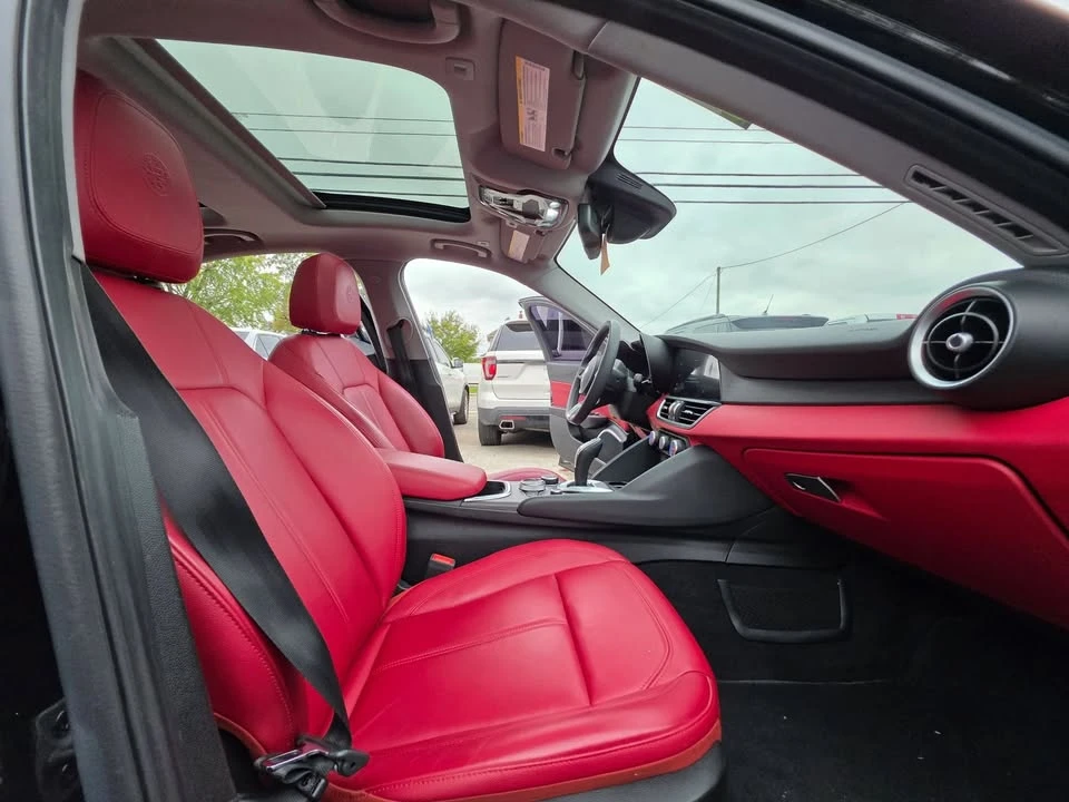 2021 Alfa Romeo Giulia - Image 15 of 20