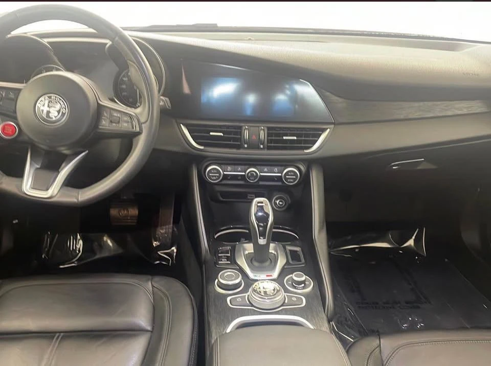 2021 Alfa Romeo Giulia - Image 5 of 8