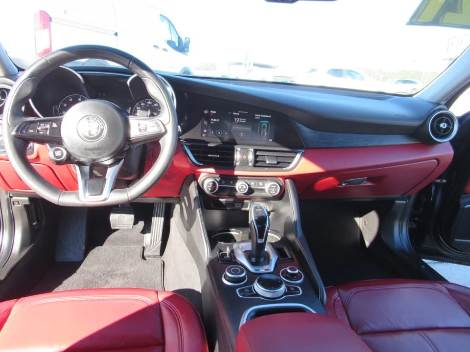 2021 Alfa Romeo Giulia - Image 16 of 19