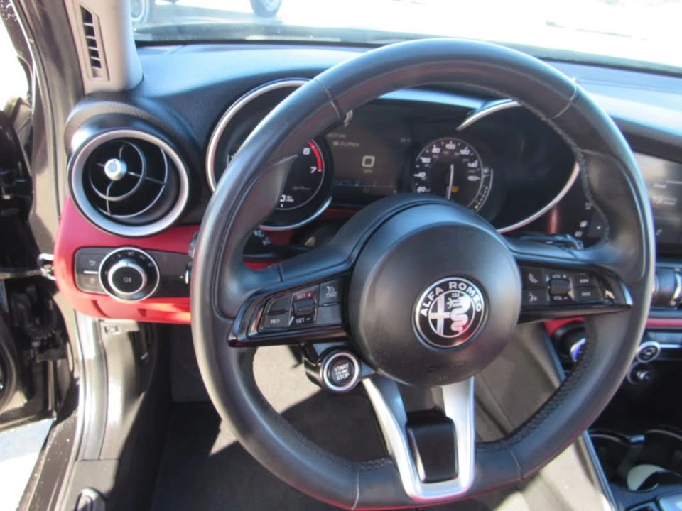 2021 Alfa Romeo Giulia - Image 18 of 19
