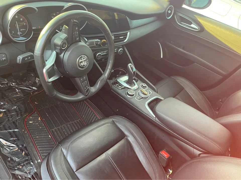2021 Alfa Romeo Giulia - Image 5 of 6