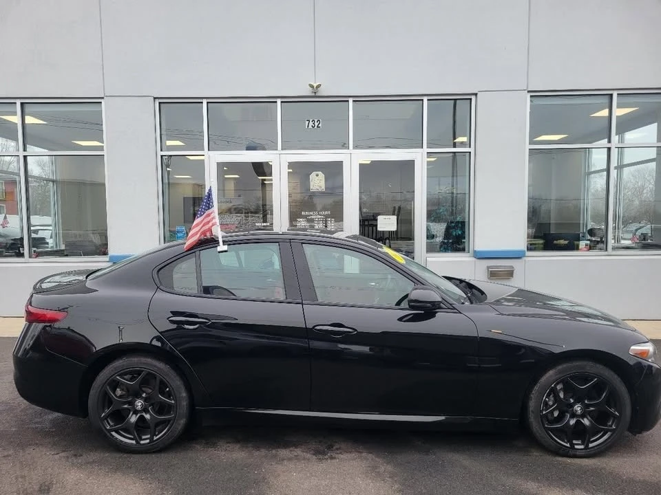 2021 Alfa Romeo Giulia - Image 8 of 19