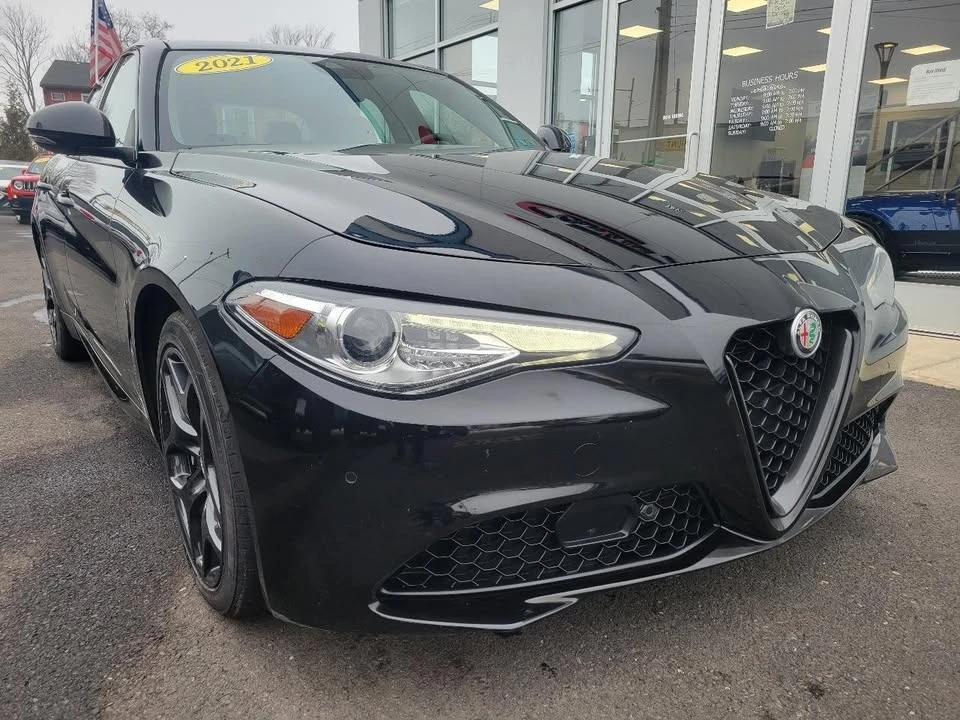 2021 Alfa Romeo Giulia - Image 9 of 19
