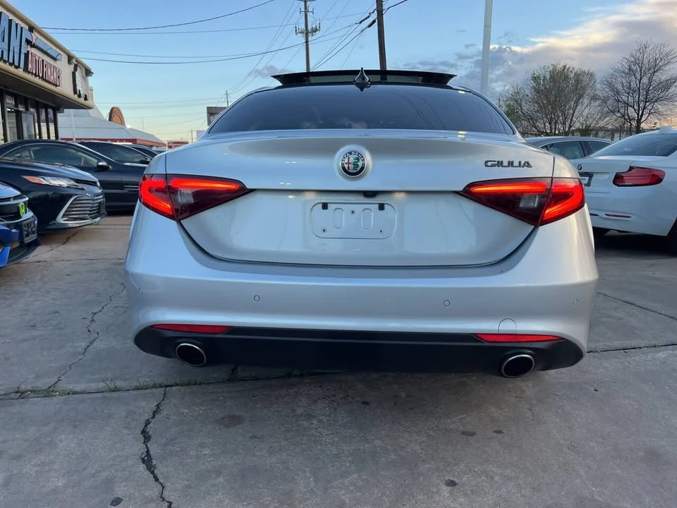 2021 Alfa Romeo Giulia - Image 4 of 16