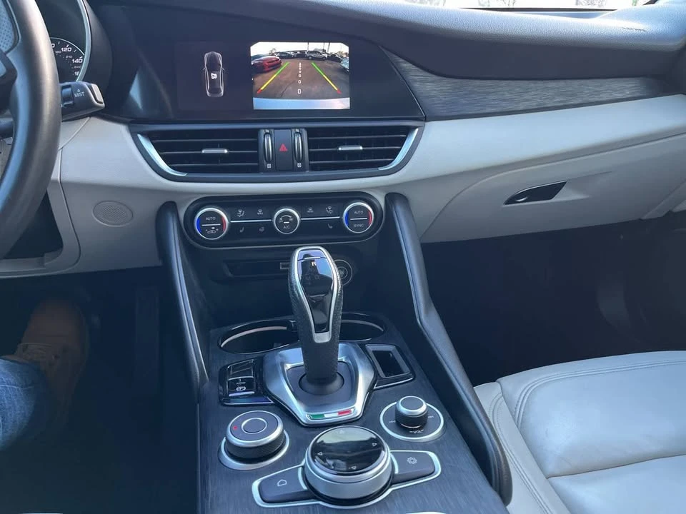 2021 Alfa Romeo Giulia - Image 15 of 16