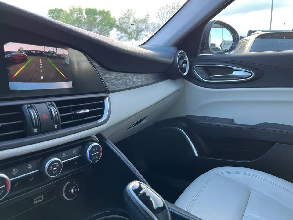 2021 Alfa Romeo Giulia - Image 16 of 16