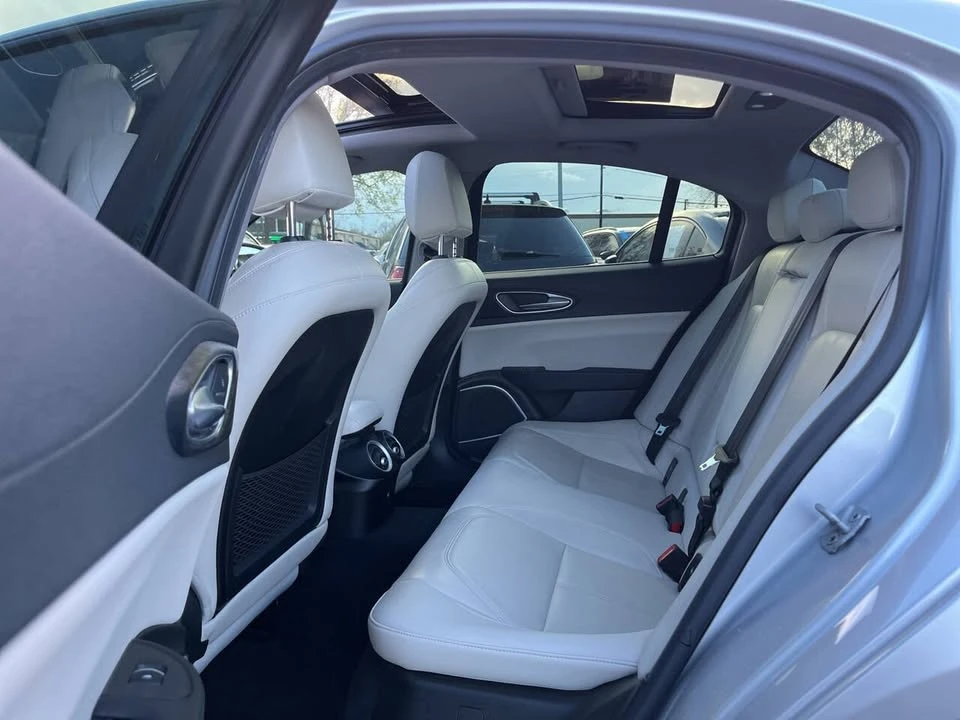 2021 Alfa Romeo Giulia - Image 9 of 16