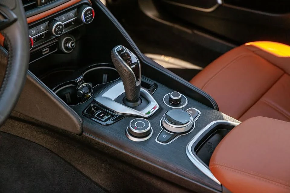 2021 Alfa Romeo Giulia - Image 13 of 16