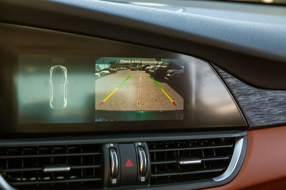 2021 Alfa Romeo Giulia - Image 14 of 16