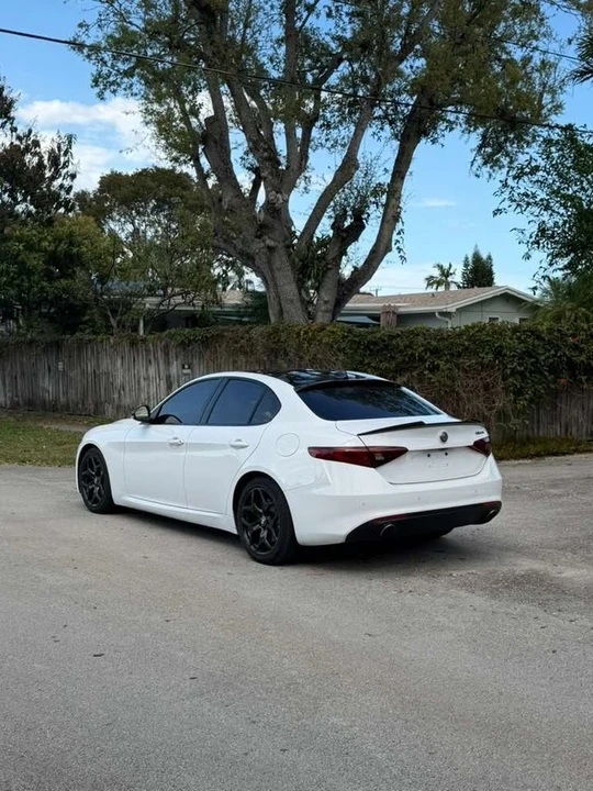 2021 Alfa Romeo Giulia - Image 7 of 8