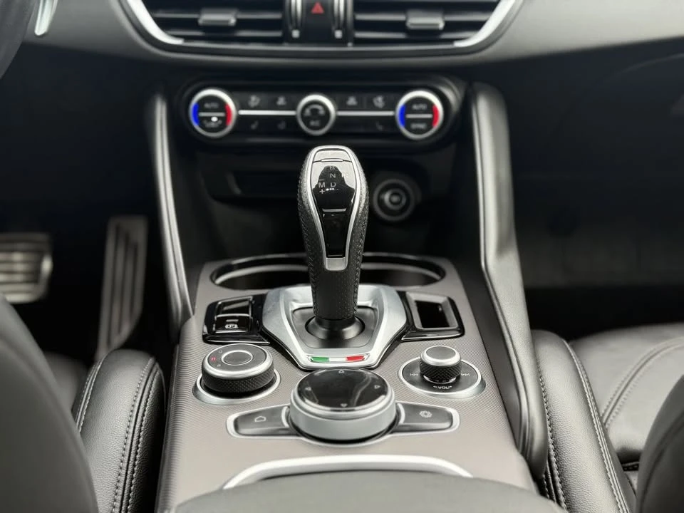 2021 Alfa Romeo Giulia - Image 14 of 15