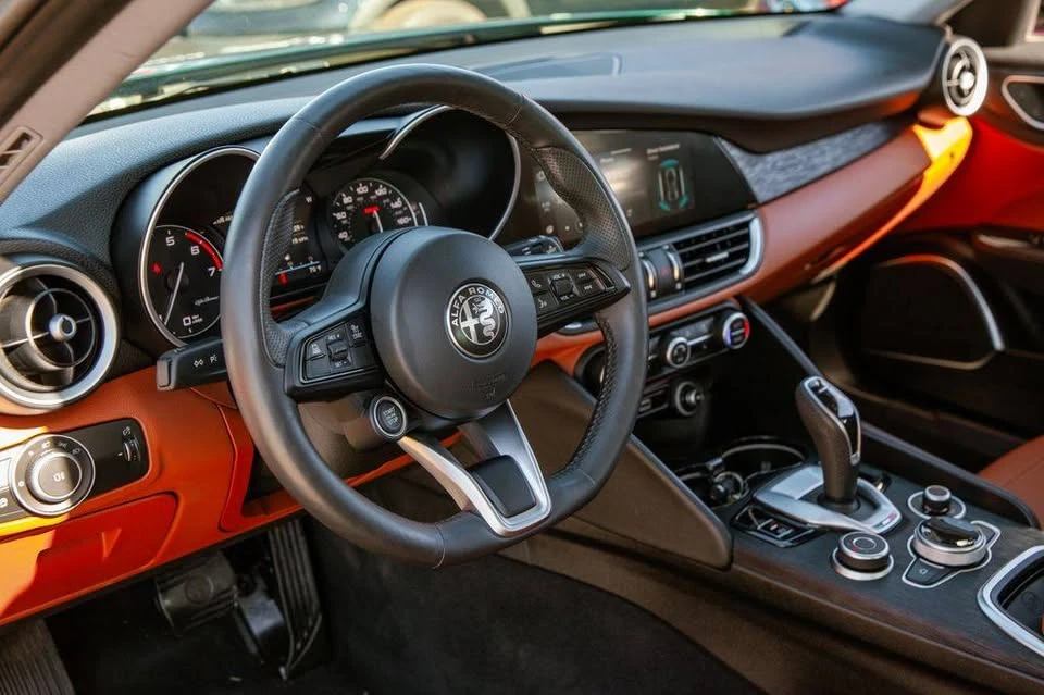 2021 Alfa Romeo Giulia - Image 8 of 16