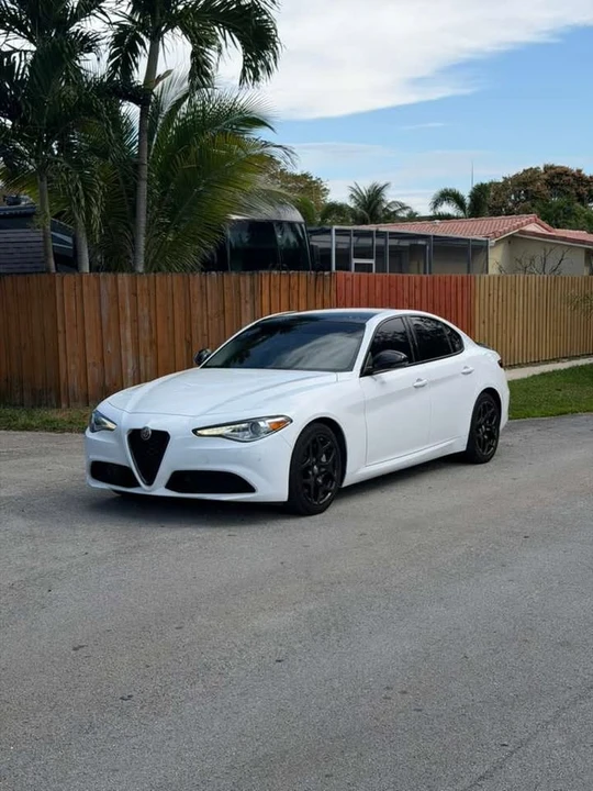 2021 Alfa Romeo Giulia - Image 2 of 8