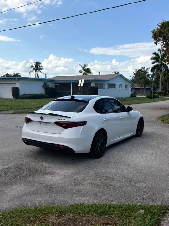 2021 Alfa Romeo Giulia - Image 5 of 8