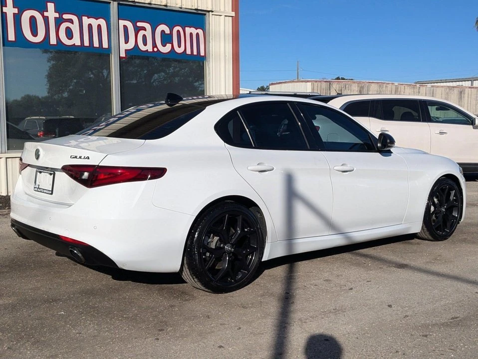 2021 Alfa Romeo Giulia - Image 3 of 20