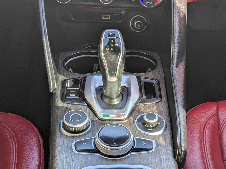 2021 Alfa Romeo Giulia - Image 9 of 20