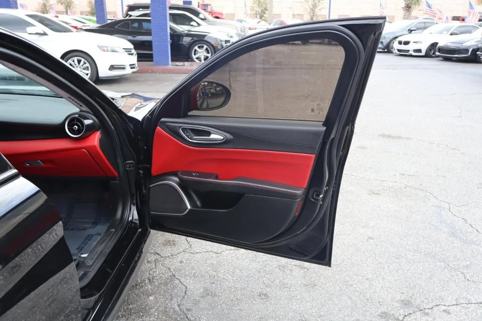 2021 Alfa Romeo Giulia - Image 11 of 19
