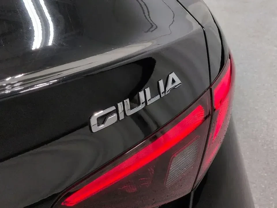 2021 Alfa Romeo Giulia - Image 13 of 20