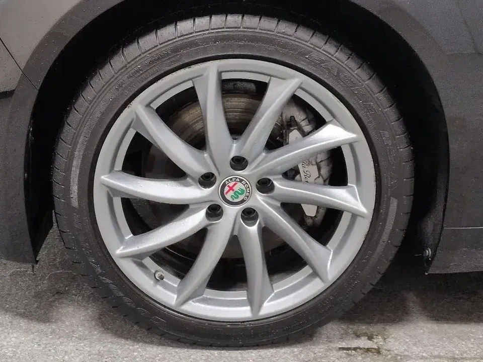 2021 Alfa Romeo Giulia - Image 14 of 20