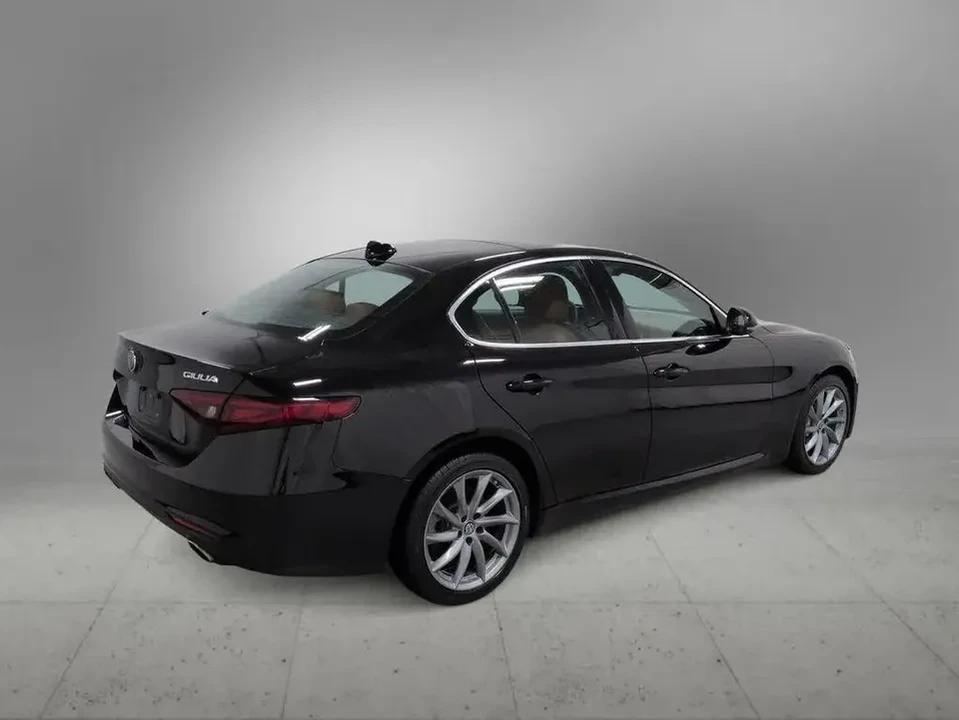 2021 Alfa Romeo Giulia - Image 8 of 20
