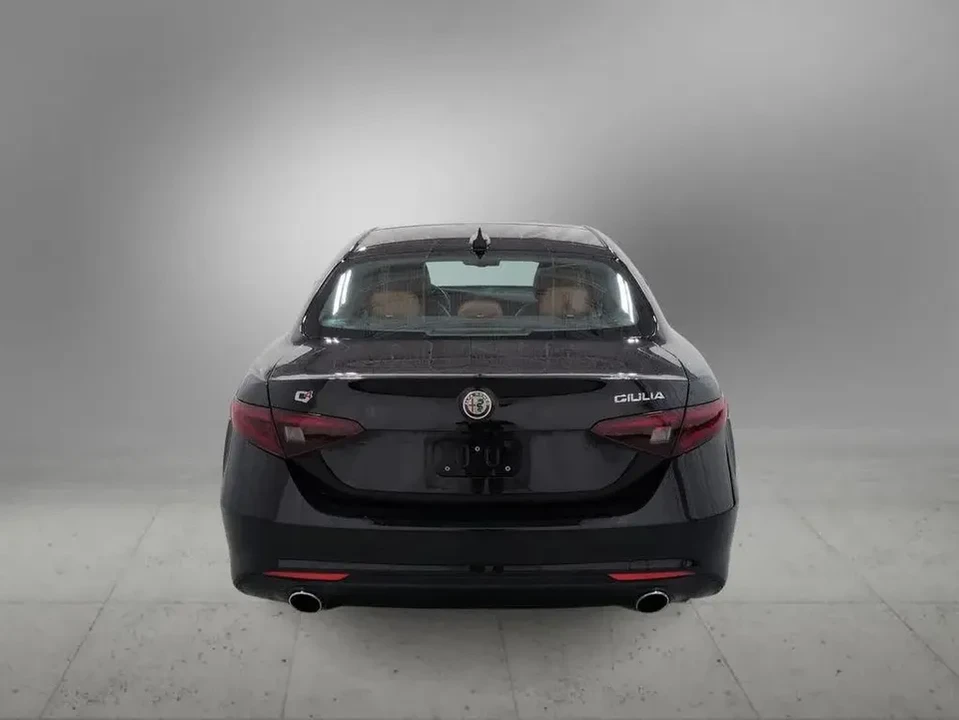 2021 Alfa Romeo Giulia - Image 7 of 20