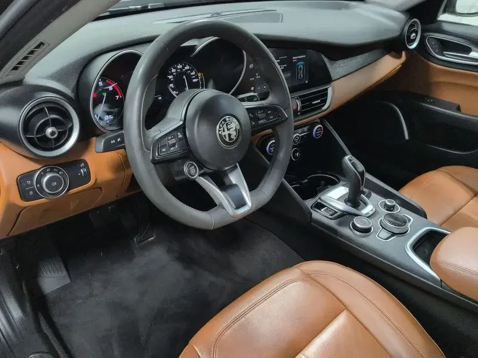 2021 Alfa Romeo Giulia - Image 10 of 20