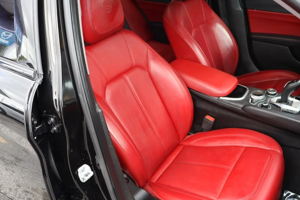 2021 Alfa Romeo Giulia - Image 15 of 19