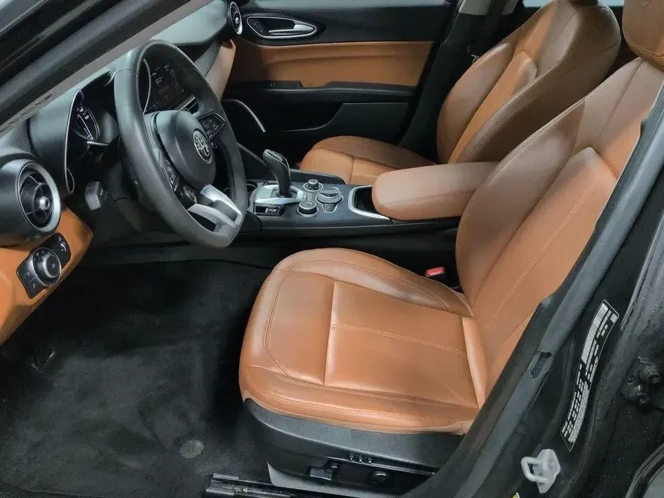 2021 Alfa Romeo Giulia - Image 17 of 20