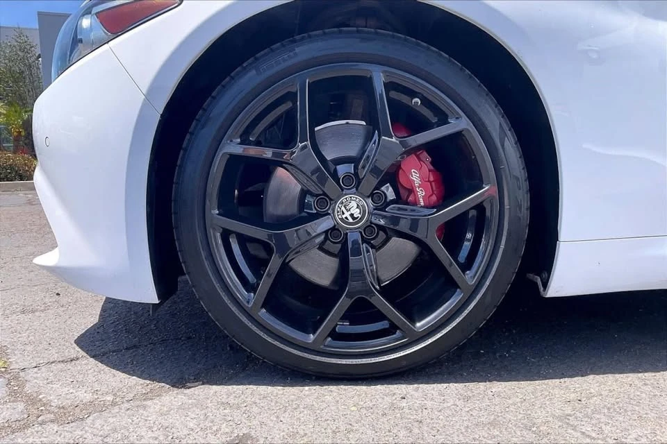 2021 Alfa Romeo Giulia - Image 4 of 7