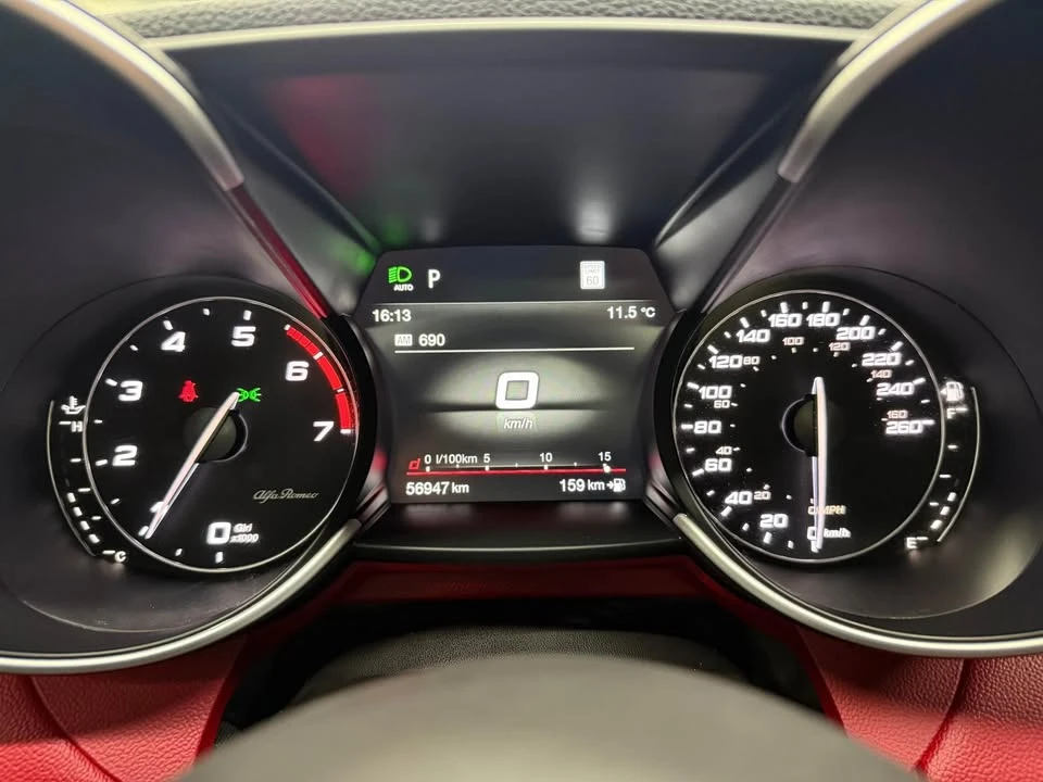 2021 Alfa Romeo Giulia - Image 7 of 19