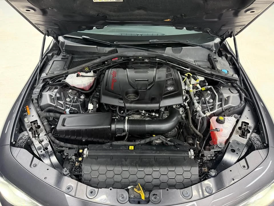 2021 Alfa Romeo Giulia - Image 16 of 19