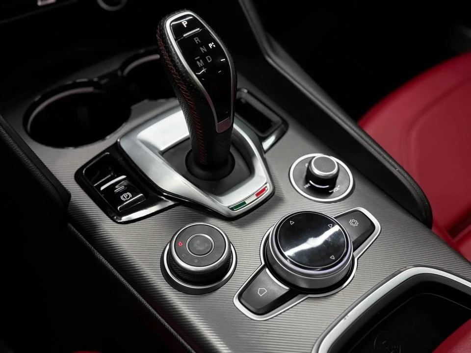 2021 Alfa Romeo Giulia - Image 10 of 19