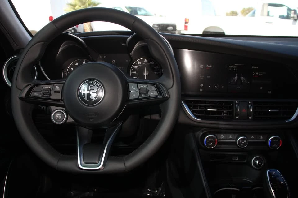 2021 Alfa Romeo Giulia - Image 15 of 19